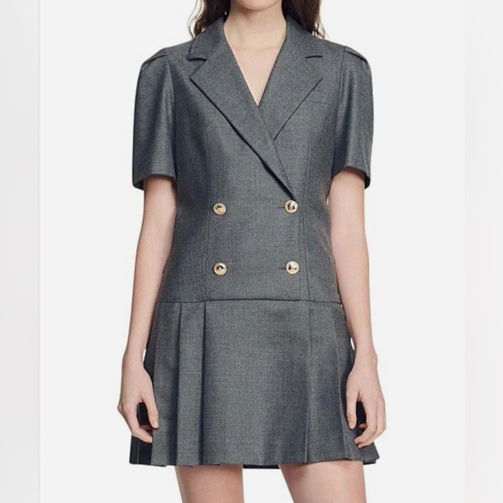 Sandro Meloni Double Breasted Blazer
Suit Gray Dress
